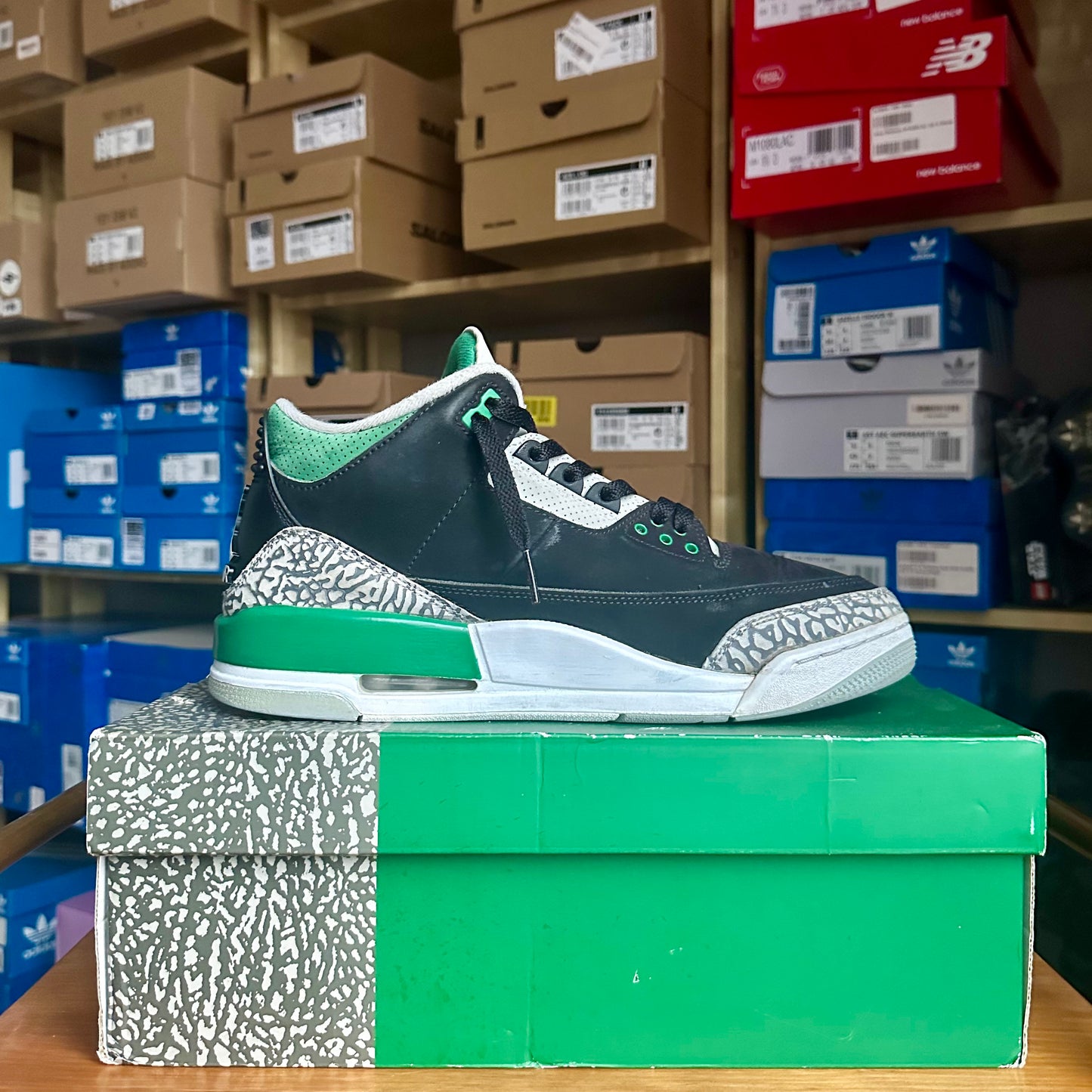 Preloved Air Jordan 3 - Pine Green (UK 8.5)