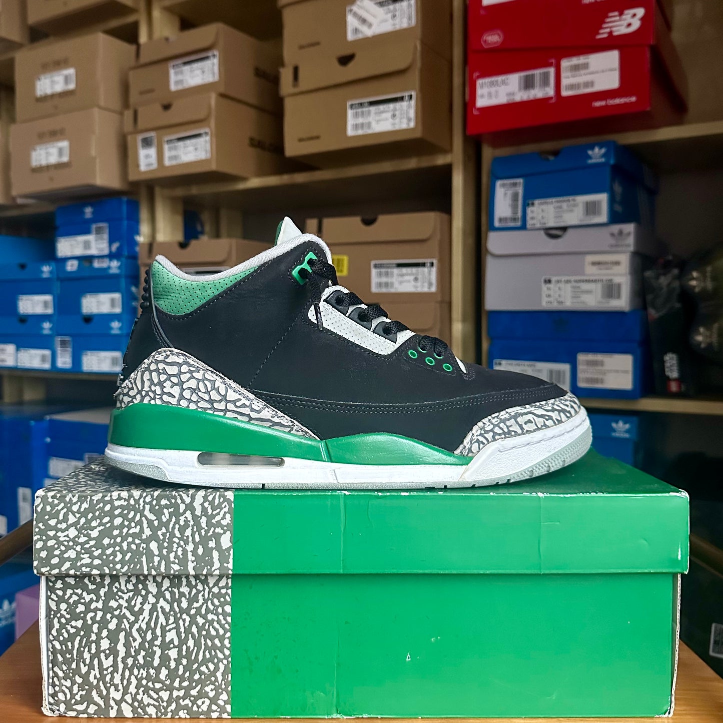 Preloved Air Jordan 3 - Pine Green (UK 8.5)