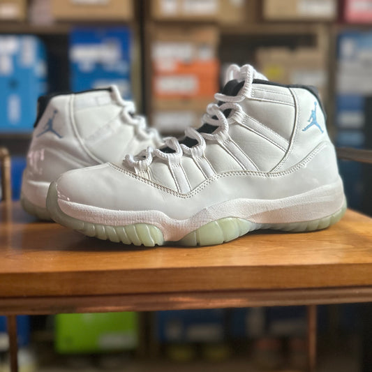 Preloved Air Jordan 11 Retro Low - Legend Blue (UK 7.5)