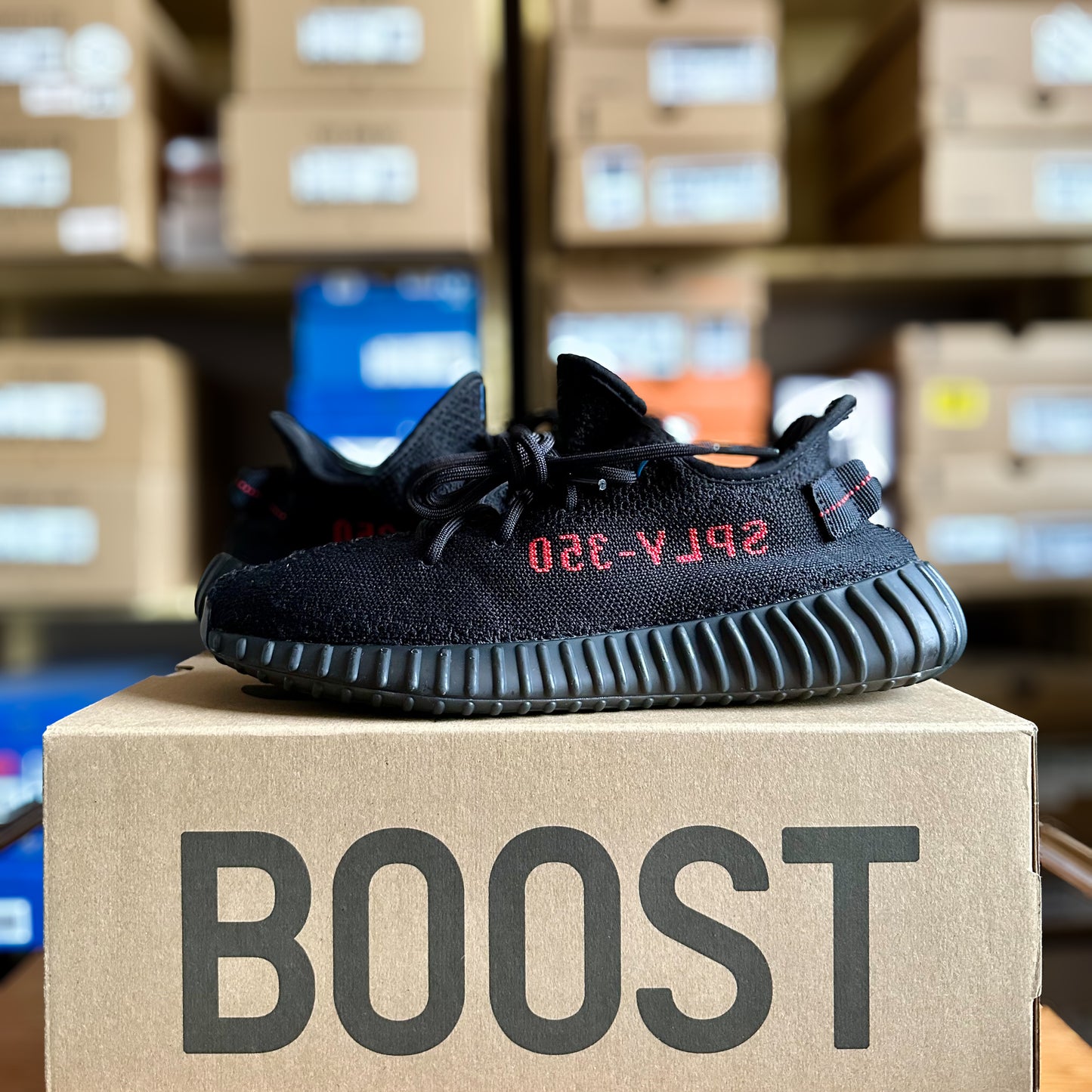 Preloved Yeezy Boost 350V2 - Bred (UK 7.5)